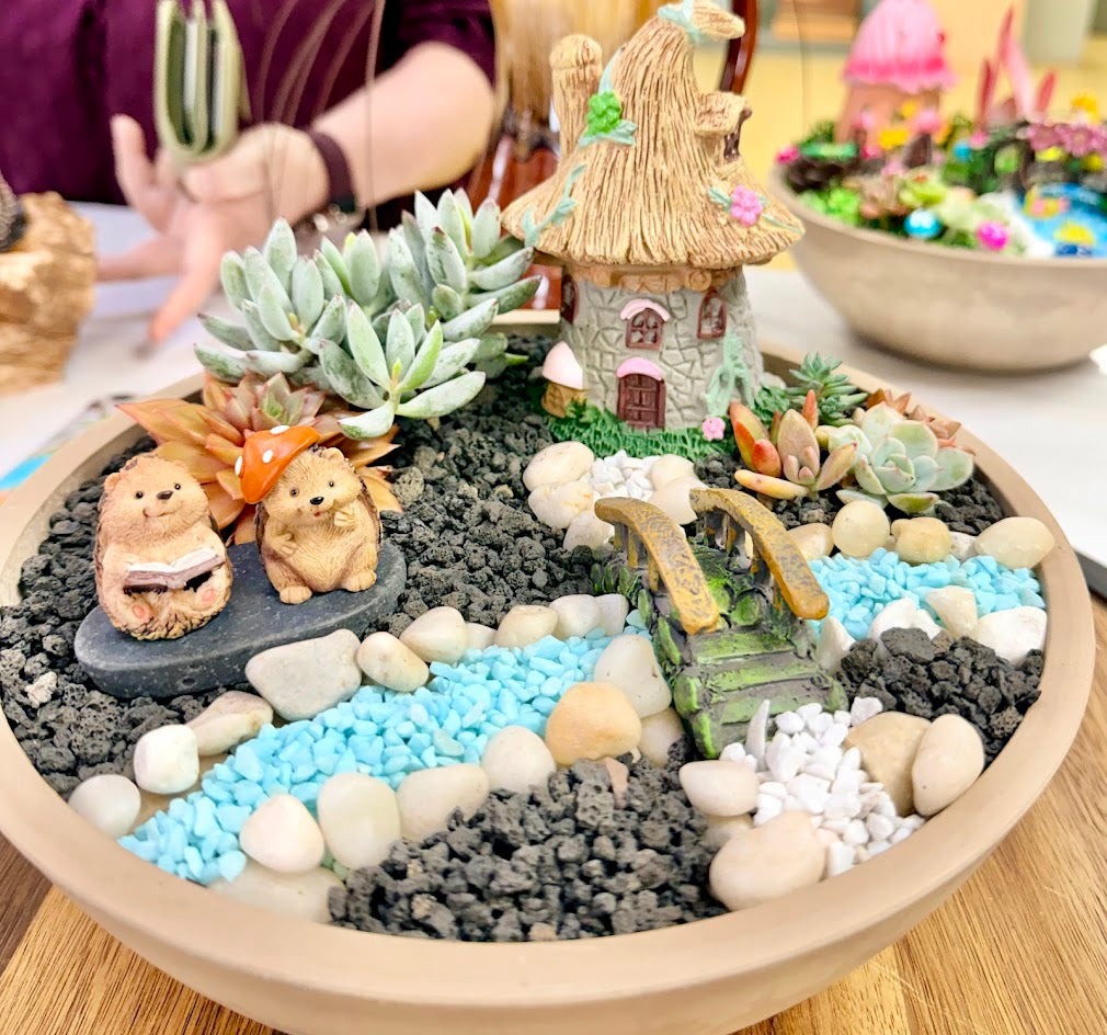 Hedgehog Fairy Garden Figurines – Reading, Welcome, Mushroom Hat